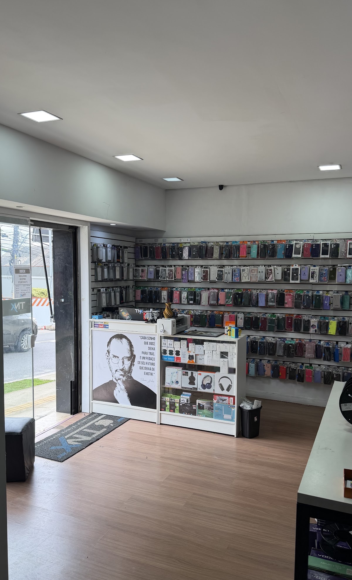 Interior da TNX Assistência Técnica na Penha
